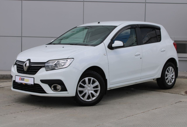 Renault Sandero 2020 года с пробегом 49 114 км, фото 1
