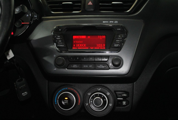 Kia Rio 2014 года с пробегом 132 575 км, фото 16