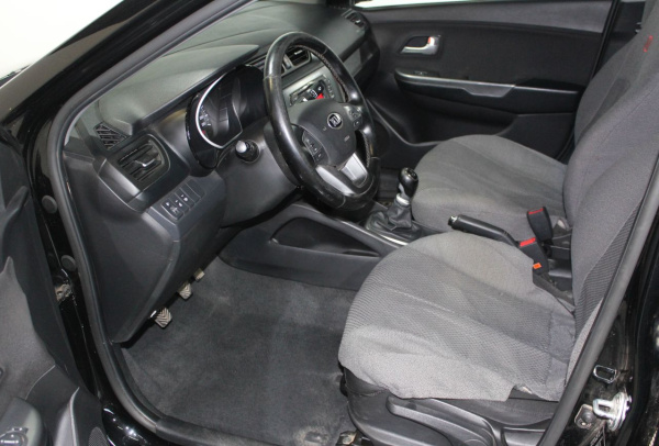 Kia Rio 2014 года с пробегом 132 575 км, фото 17